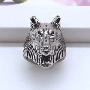 Retro silver wolf head ring with detailed engraving in punk style for men and women