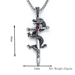 Pendentif dragon et épée en argent avec pierre rouge, dimensions 66mm par 24mm