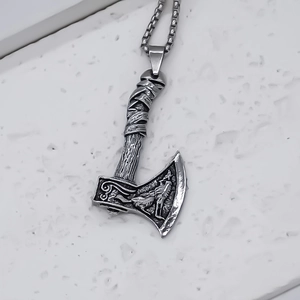 Collana vintage ascia vichinga da uomo con incisione a lupo su una catena a scatola