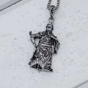 Vintage silver alloy Guan Gong pendant necklace with detailed relief for men