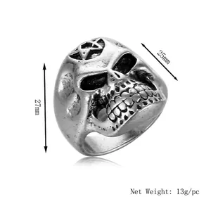 Anello teschio gotico punk retrò con stella pentacolo incisa in finitura argento