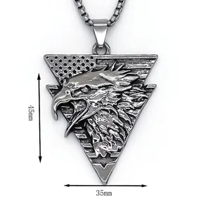 Collier avec pendentif tête d'aigle en acier inoxydable argenté pour homme en triangle