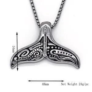 Pendentif queue de poisson en alliage avec chaîne box, largeur 48mm et hauteur 34mm