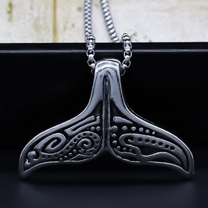 Collier Pendentif Queue de Baleine en Alliage Vintage Pour Hommes Femmes Design Relief Totem Tribal Couleur Argent Électroplaqué Bijoux