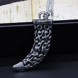 Vintage Alloy Embossed Relief Curved Scabbard Pendant Necklace Retro Punk Style Unisex Silver Color Chain Jewelry