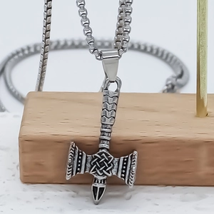 Men's Viking Mjölnir hammer pendant necklace in vintage silver steel with Celtic knot