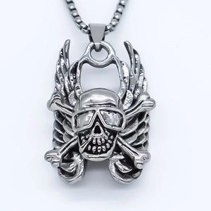 Punk cyberpunk skull pendant necklace with silver wings on a square box chain link