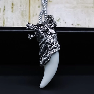 Vintage Punk Wolf Head Pendant Necklace For Men Women Silver Alloy Wolf Tooth Charm Hip Hop Viking Jewelry Accessory