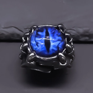 Anello punk gotico con occhio del diavolo blu e fascia in metallo scuro regolabile