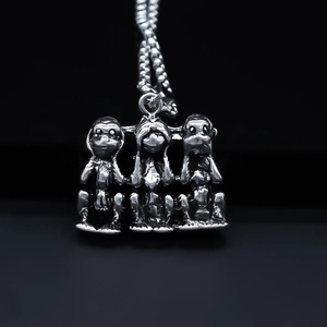 Collana con Pendente a Forma di Tre Scimmie Sagge Vintage Punk per Uomo Donna Lega Argento Antico Tema Animale Gioielli