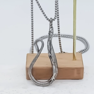 Collier vintage en acier inoxydable avec pendentif lézard et chaîne vénitienne
