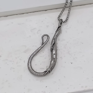 Collier pour hommes en acier inoxydable avec pendentif lézard vintage sur pierre