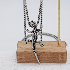 Retro lizard pendant necklace for men with vintage lizard charm and sturdy box chain