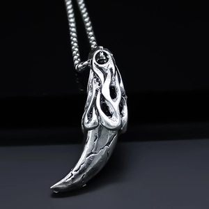 Collier Pendentif Dent de Loup Punk Vintage Flamme Creuse Charme de Pointe Bijoux pour Hommes Femmes Hip Hop Ton Argent