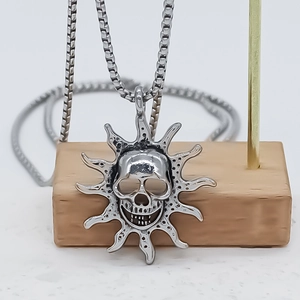 Gothic silver skull sunburst pendant necklace with box chain for men's hip-hop style
