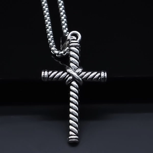 Collier Pendentif Croix en Alliage Vintage avec Texture de Corde Torsadée pour Hommes Femmes Chaîne Box Argent Bijoux