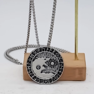 Vintage Wikinger Wolf Anhänger Halskette aus Edelstahl mit nordischer Runengravur