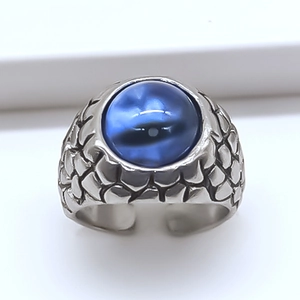 Retro hip-hop silver alloy eagle eye ring with blue stone and adjustable scale texture