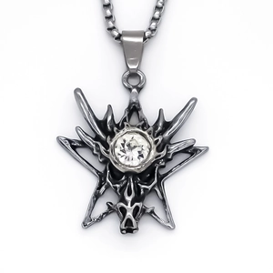 Collier avec pendentif tête de dragon gothique, zircon blanc et finition argent vieilli