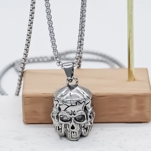 Collier pendentif tête de mort punk gothique pour homme en acier argenté vintage