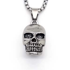 Collier pendentif tête de mort gothique argentée avec chaîne maille vénitienne mixte