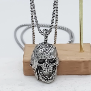 Collier avec pendentif crâne punk et chaîne box argentée pour homme accessoire hip hop chic