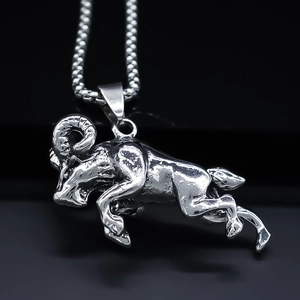 Collier Pendentif Antilope en Alliage Retro Punk Hommes Femmes Mode Haut de Gamme Géométrique Bélier Chaîne de Boîte Bijoux