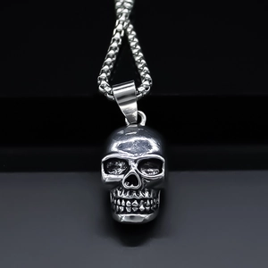 Collier Pendentif Crâne en Alliage Gothique Punk pour Hommes Femmes Bijoux Rétro Tête de Squelette Argent Chaîne Longue