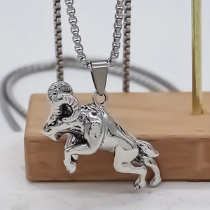 Collier punk argenté avec pendentif bélier et chaîne vénitienne pour homme tendance