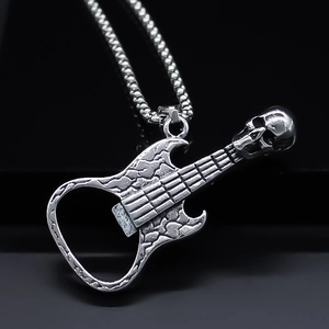Collier Pendentif Guitare Tête de Mort en Alliage Gothique Rétro Argent Punk Rock Bijoux de Rue Avec Décapsuleur Homme Femme