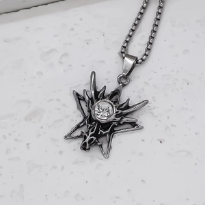 Collier avec pendentif crâne de dragon gothique et étoile avec cristal et chaîne