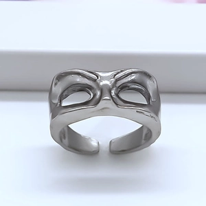 Unique vintage silver alloy mask ring with punk adjustable open band design on white back