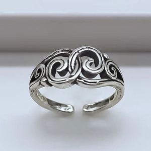 Vintage oxidized silver open ring featuring intricate gothic swirl hollow patterns