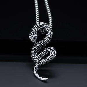 Vintage Silver Alloy Snake Pendant Necklace For Women Retro Punk Style Animal Shape Box Chain Fashion Jewelry Accessory