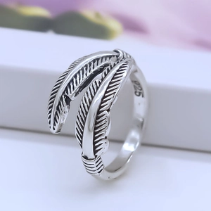 Macro shot of 925 sterling silver feather ring with detailed vintage oxidation finish