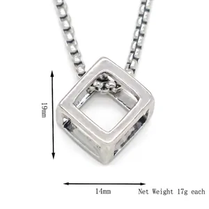 Collana con ciondolo a cubo vuoto in argento minimalista e catena a scatola lucida