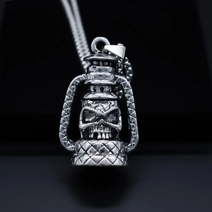 Collier Pendentif Crâne de Lampe à Pétrole Rétro Punk Gothique Couleur Argent Antique Chaîne en Alliage Bijoux Hommes Femmes