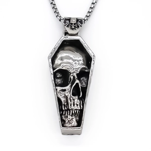 Pendentif cercueil de vampire punk avec crâne sur une chaîne en argent pour homme