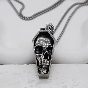 Collier gothique punk avec pendentif cercueil et crâne sur chaîne en argent vintage