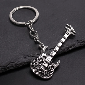 Guitar Shaped Metal Keychain Silver Alloy Musical Instrument Key Ring Rock Punk Flame Pattern Pendant For Music Lovers Gift