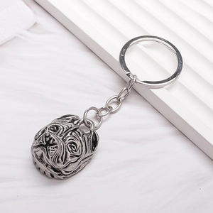 Retro-Schlüsselanhänger mit Bulldoggenkopf in Vintage-Silber mit Reliefstruktur