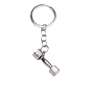 Porte-clés haltère en argent poli avec anneau robuste et pendentif mini haltère détail