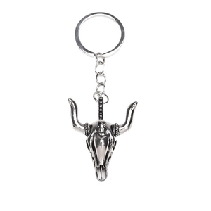 Llavero de calavera de toro retro en plata vintage con detalles metálicos rústicos