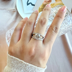 Classic S925 silver crisscross wedding ring with large round brilliant cut zircon stone