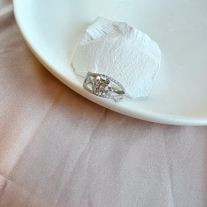 Classic silver S925 interlaced wedding ring with a large 5A zircon and round carbon diamond