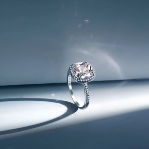 Bague luxueuse en argent sterling S925 avec zircon rose taille coussin et halo