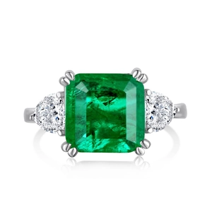 S925 sterling silver ring with emerald-cut green gemstone and pear-shaped side stones
