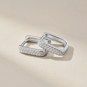Macro de créoles en argent sterling S925 avec sertissage de zircons cubiques brillants