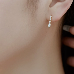 Boucles d'oreilles élégantes en argent S925 doré avec pendentif en zircone poire raffiné
