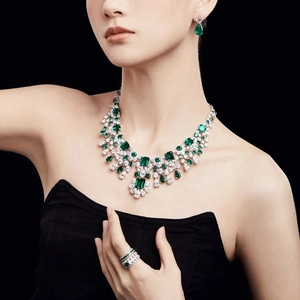 Luxurious S925 silver jewelry set with emerald green stones and pavé zircon accents
